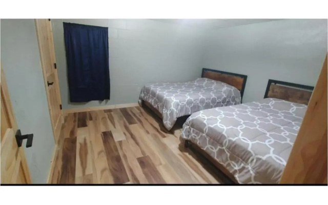 OYO Crossroads Inn