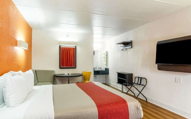 Motel6 Brunswick, GA