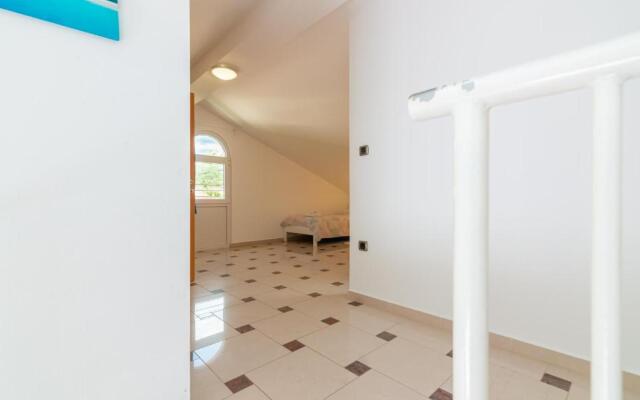 Apartment Lovorka 5