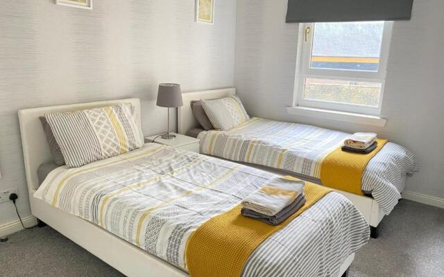 Paisley Central Apartment #2