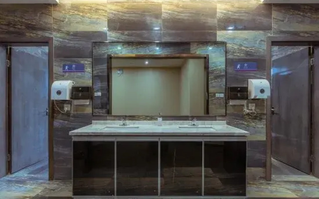 Nanning Meibang Four Seasons Hotel (Rongchuangmao Branch, Shishan Park Subway Station)