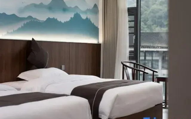 Xingmeng Qiju Hotel (Fanjing Mountain Scenic Area East Gate)