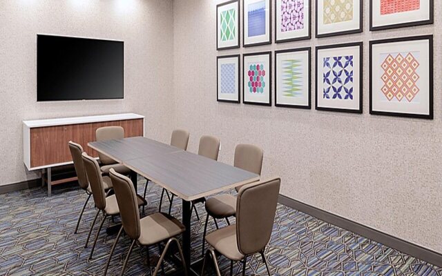 Holiday Inn Express & Suites Phoenix East - Gilbert by IHG