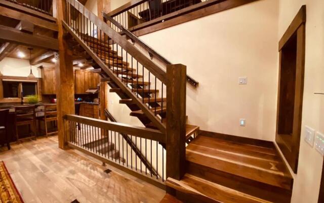 Yellowstone Crossing Lodge