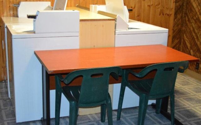 Green Acre Motel by OYO Near Rush County Airport