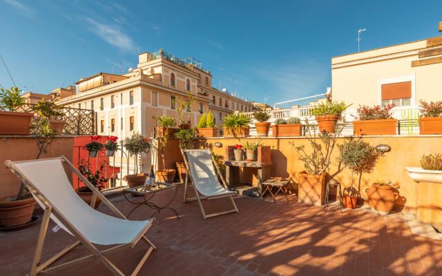 Trastevere Romantic Terraced Apartment