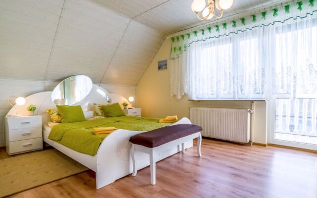 House Lena Kowary