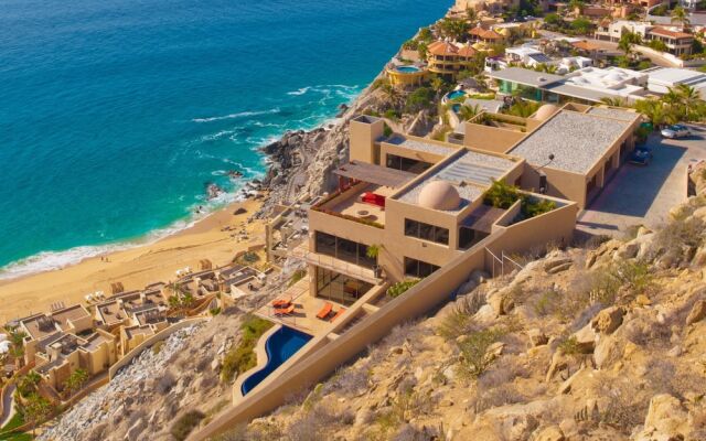 Luxurious Hillside Oceanfront 8 bedroom Villa Bellissima