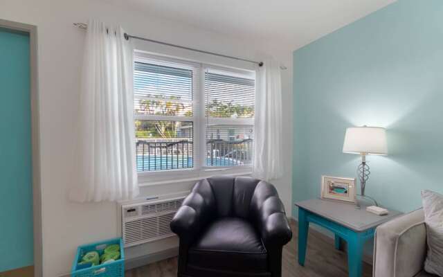 Mid Mari - Gorgeous Nautical Condo Near Beach, Shops & Restaurants- Condo 105