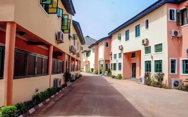 Rolak Hotel and Suites