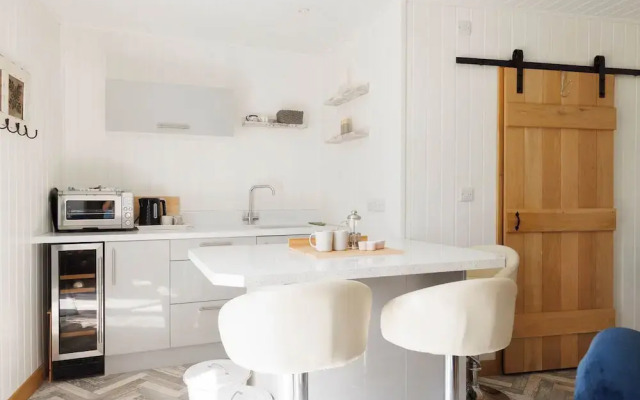 Cosy Cabin Retreat Close to Beaches