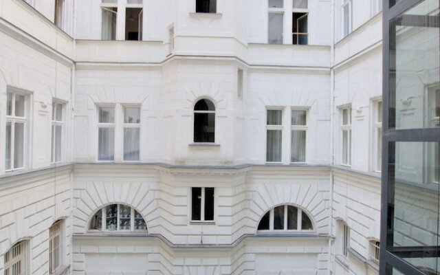 Luxury Apartment by Hi5 - Kálmán Imre Suite