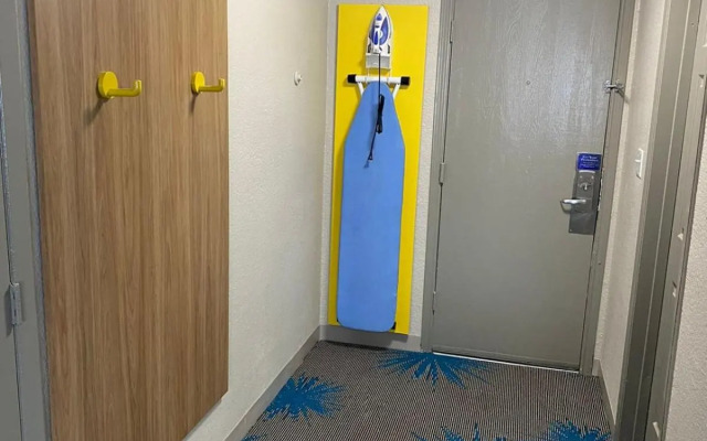 Days Inn by Wyndham Waco University Area