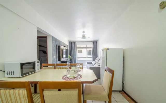 Apto bem Localizado a 500mts da Praia Rhi206