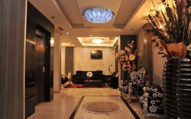 Grand Center Boutique Hotel