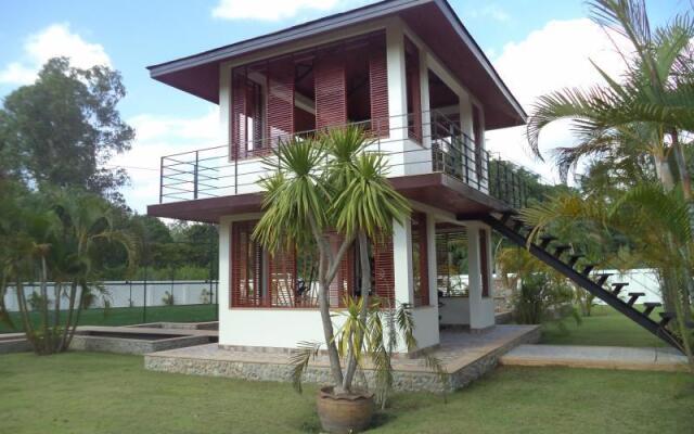 Phoenix Lakeside Pool Villa