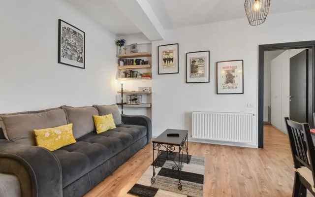 Bohemian Apartment with balconies
