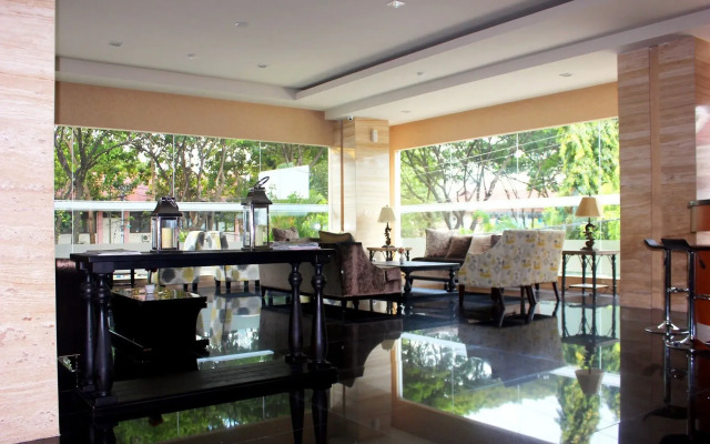 Demelia Hotel