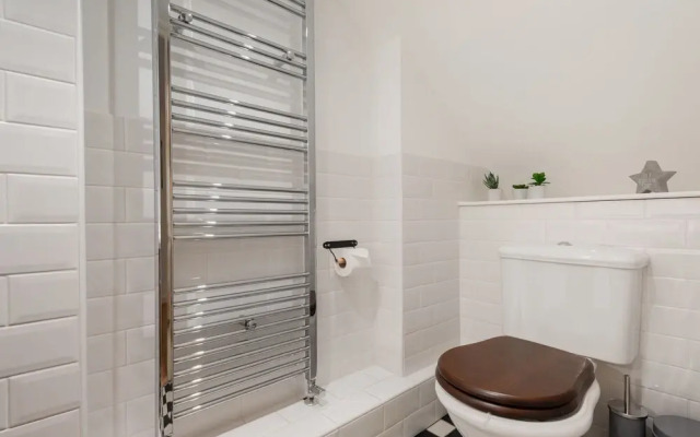 Platinum Apartment in Camden 9946
