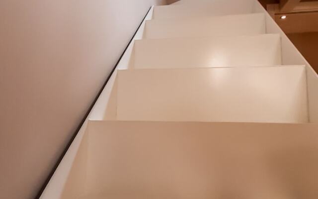 JOIVY Sophisticated 2 Br Loft For 4