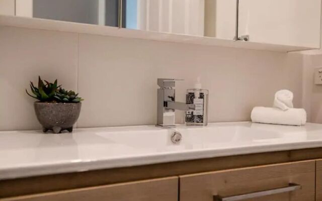 Waratah Up Douro - Your Innkeeper Mudgee