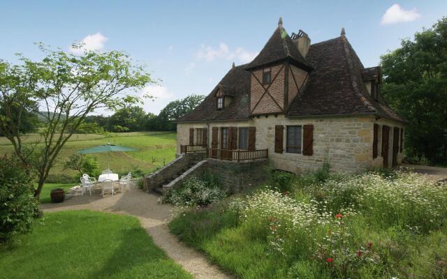 Cozy Holiday Home With Garden in Padirac France