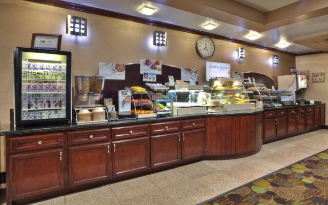 Holiday Inn Express Hotel & Suites Sealy by IHG