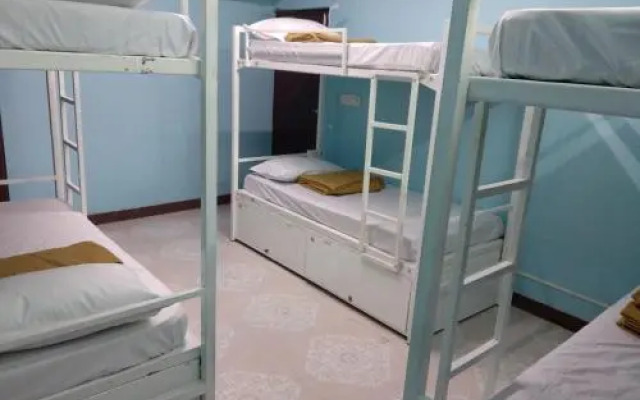 Droid Hostel