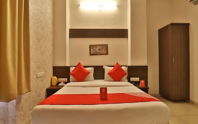 OYO 11649 Hotel Mahima