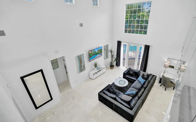 4BR Hollywood Beach Home with Pool