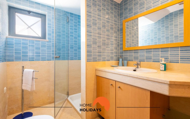 #076 Stunning and Modern Villa Near NewTown, Beach Pool