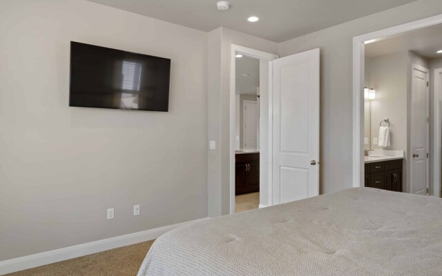 Red Desert Retreat 5 Bedroom Home