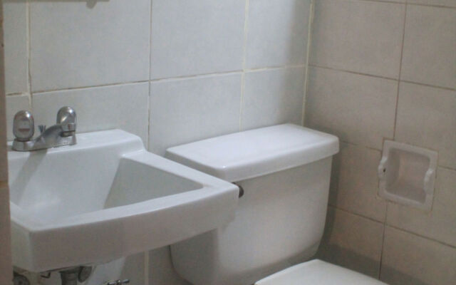 Halina Drive Inn Hotel - Pasay