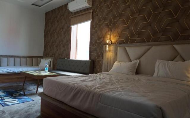 Hotel B P Emerald