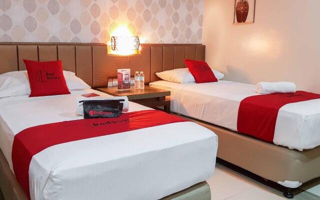 RedDoorz Plus near Holy Name University Medical Center