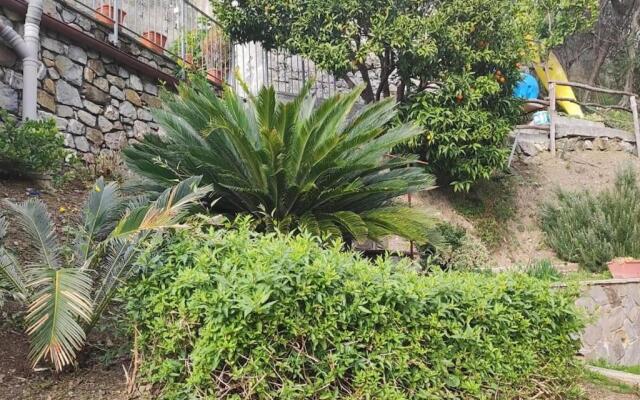 Victor house 011017-LT-0824 with private parking