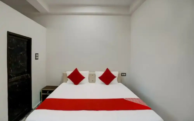 Goroomgo SS Palace Varanasi