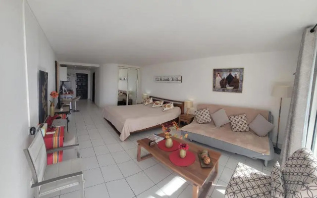 Studio 03 vue mer Orient Bay