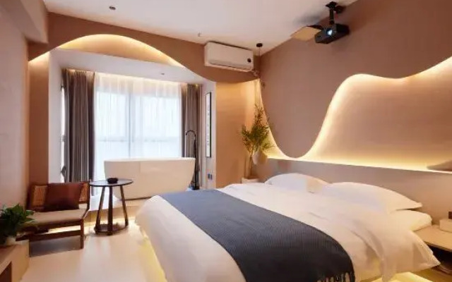 Travel Youth · L Designer Homestay