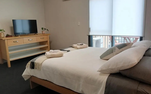 Spacious 2-bed Apartment in Heart of Leura – Guest Rooms – Sydney