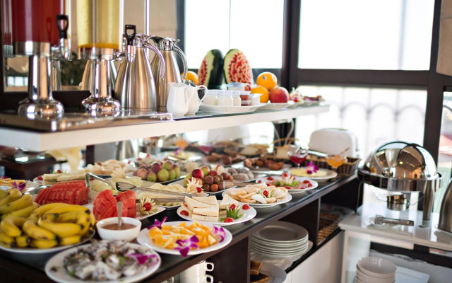 Golden Moon Suite Hotel