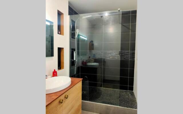 Logement entier+ jardin privé et parking 2places