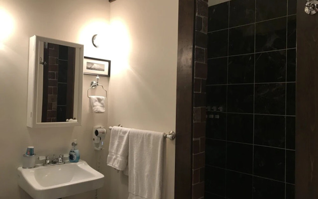 Mcgrady Inn - Bed And Breakfast