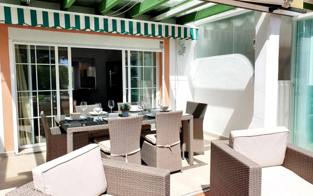 Lomas de Cabopino House