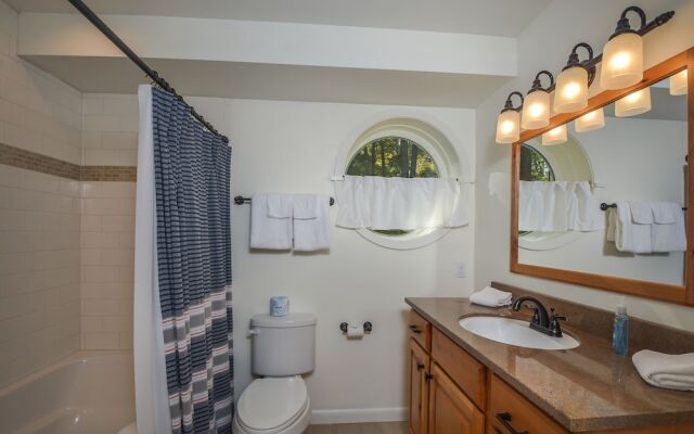 Lakeside Dreamin' 4 Bedroom House