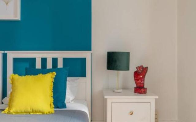 Iflat Spanish Steps Blue Apartment