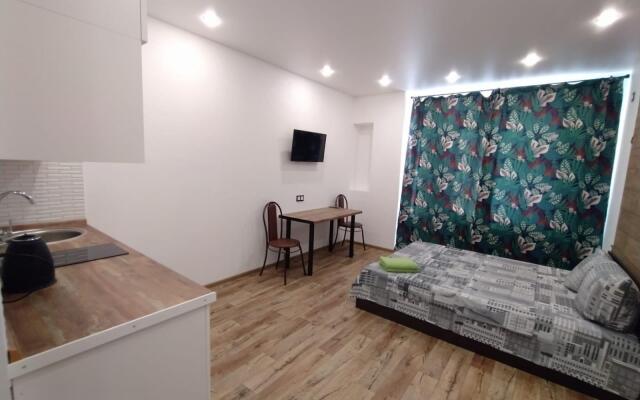 День и ночь на улице Моисеева 9Б