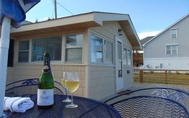 Seachelle - Fully Renovated Luxury Beach Cottage! Pet Friendly! 1 Bedroom Cottage by Redawning