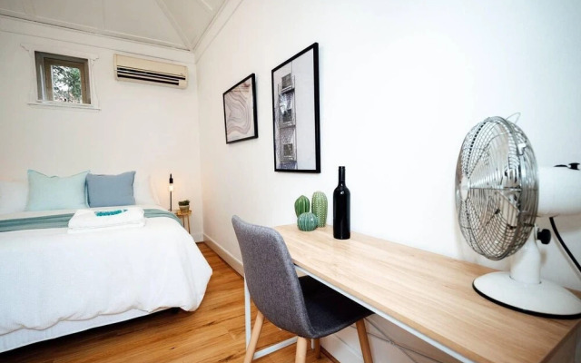 Little Chapel on Durham-Netflix, WiFi, COSY!