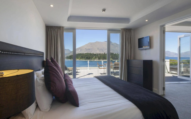 Luxury Lake Suites